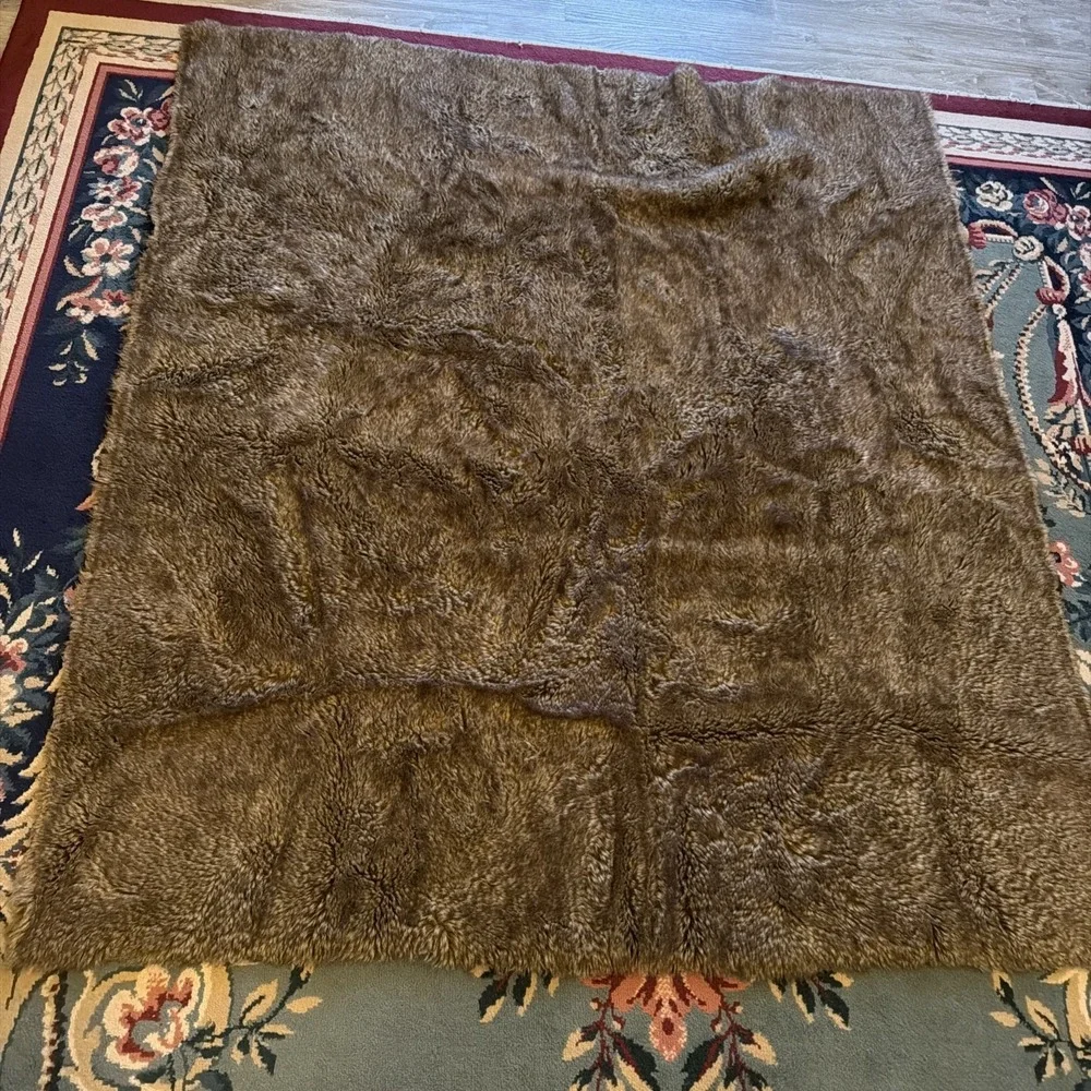 Faux Fur Rug Soft Coyote Fur Animal Pelt Rectangle Accents Rugs 5' X 6'‎ Suede